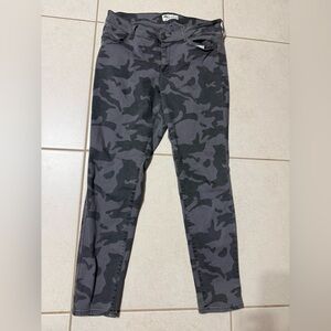 Old Navy Rockstar Camouflage Print Pants